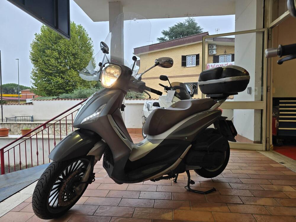 Piaggio Beverly 300 i.e. ABS-ASR (2016 - 20) (3)