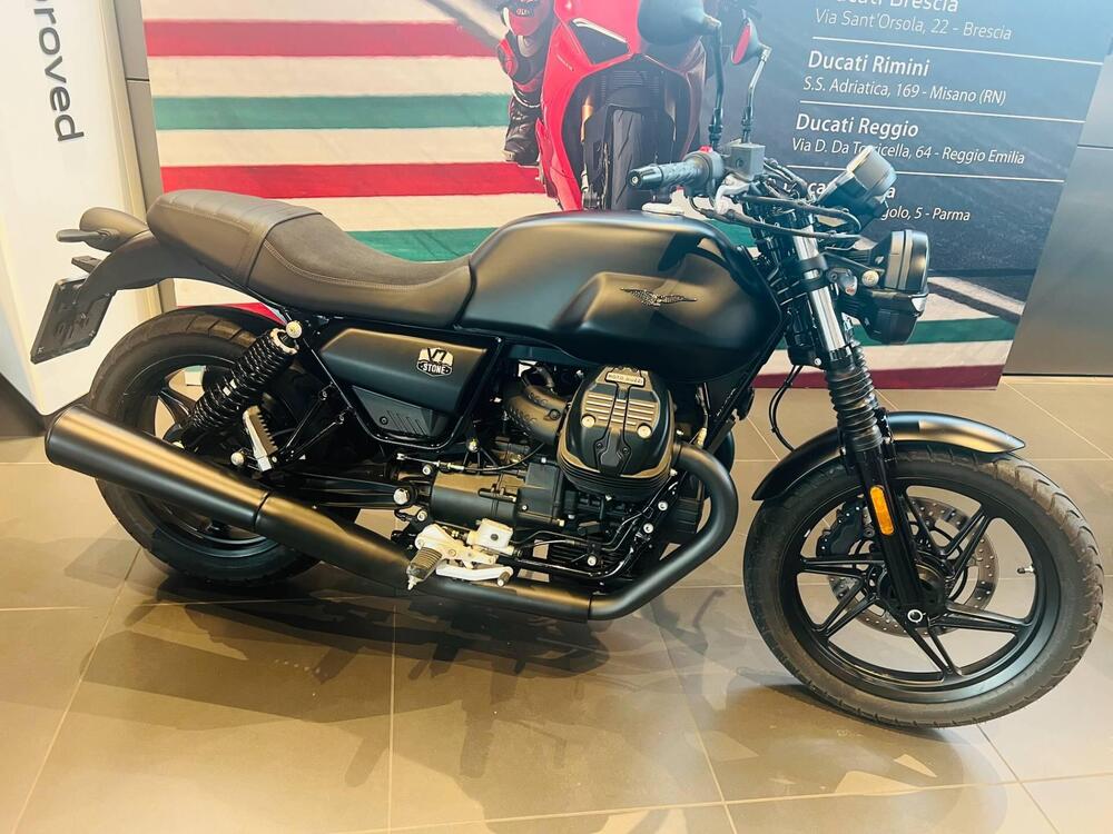 Moto Guzzi V7 Stone (2021 - 24)