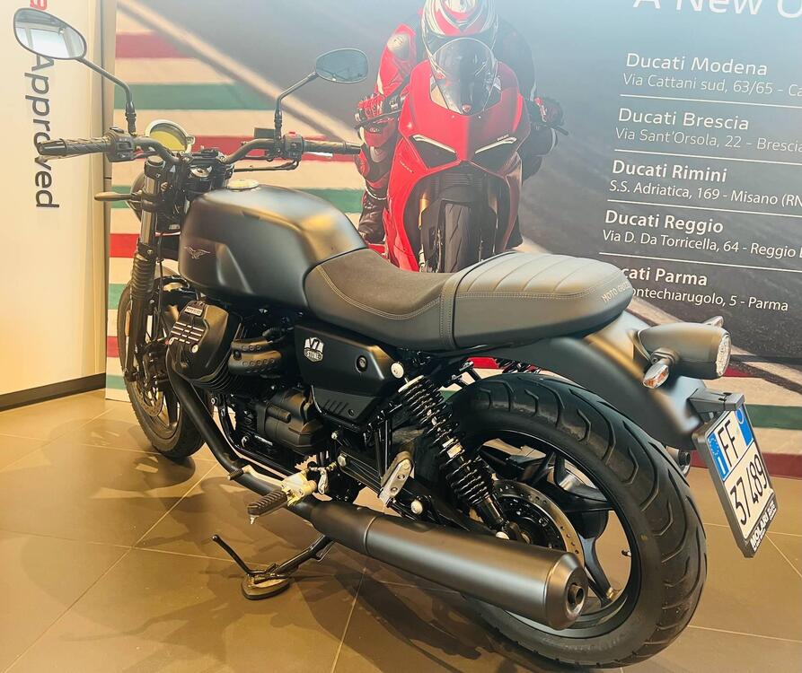 Moto Guzzi V7 Stone (2021 - 24) (3)