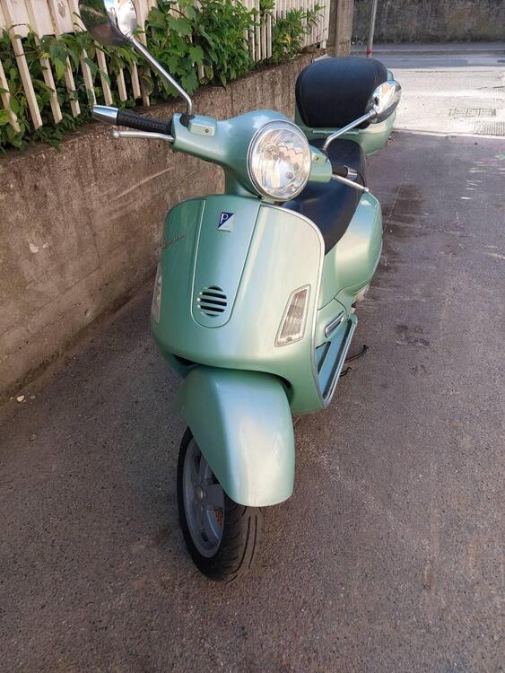 Vespa Granturismo 200 L (2)