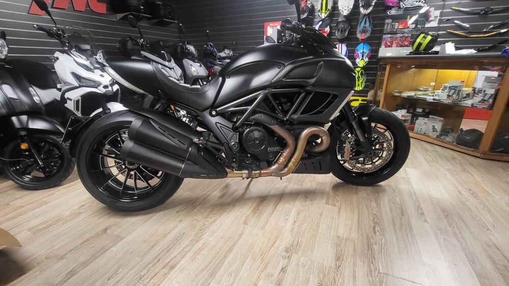 Ducati Diavel 1200 Dark (2012 - 13)