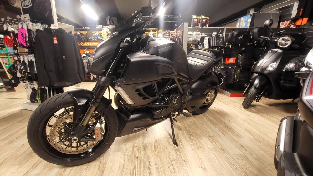 Ducati Diavel 1200 Dark (2012 - 13) (2)