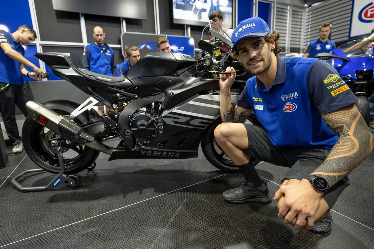 Yamaha R9: ecco la versione racing che correrà il mondiale SSP2025. Come cambia [GALLERY] (11)
