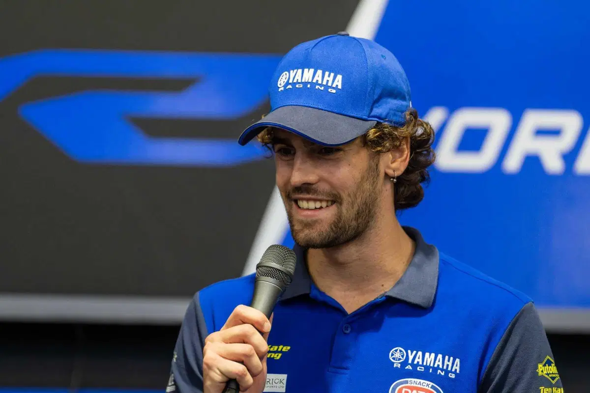 Yamaha R9: ecco la versione racing che correrà il mondiale SSP2025. Come cambia [GALLERY] (14)