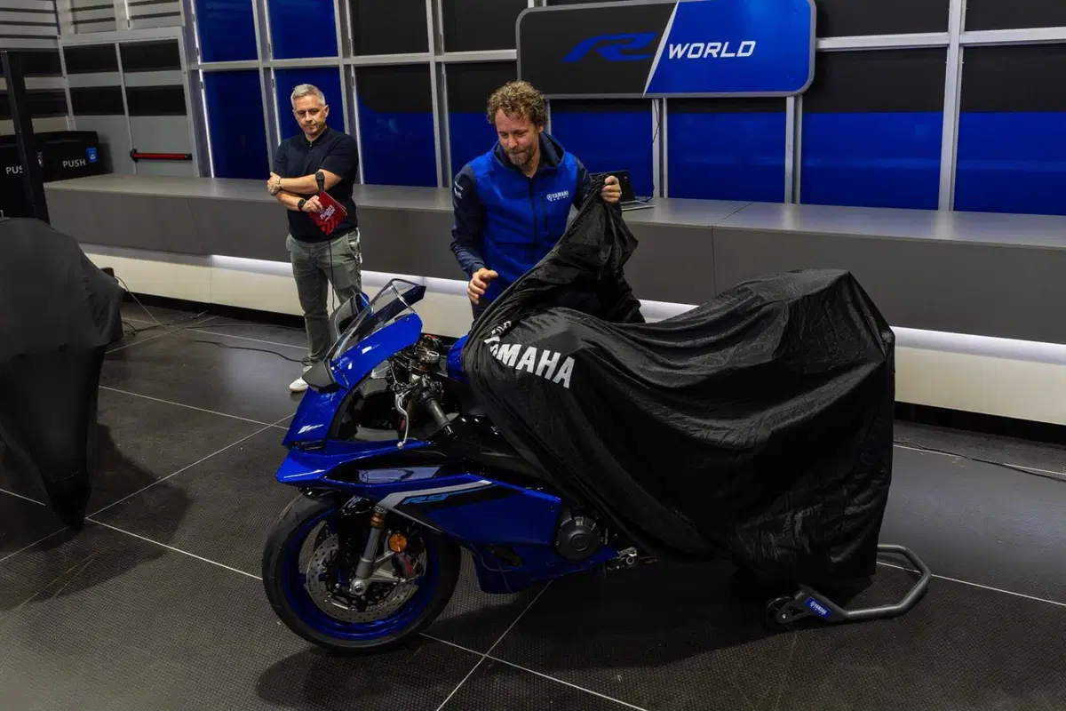 Yamaha R9: ecco la versione racing che correrà il mondiale SSP2025. Come cambia [GALLERY] (15)