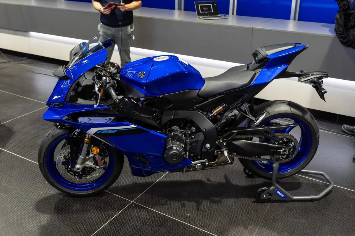 Yamaha R9: ecco la versione racing che correrà il mondiale SSP2025. Come cambia [GALLERY] (16)