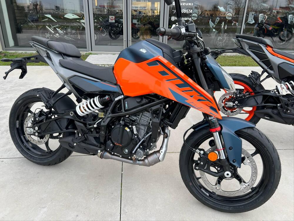 KTM 125 Duke (2024) (2)