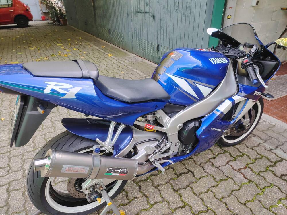 Yamaha YZF R1 (2000 - 01) (3)