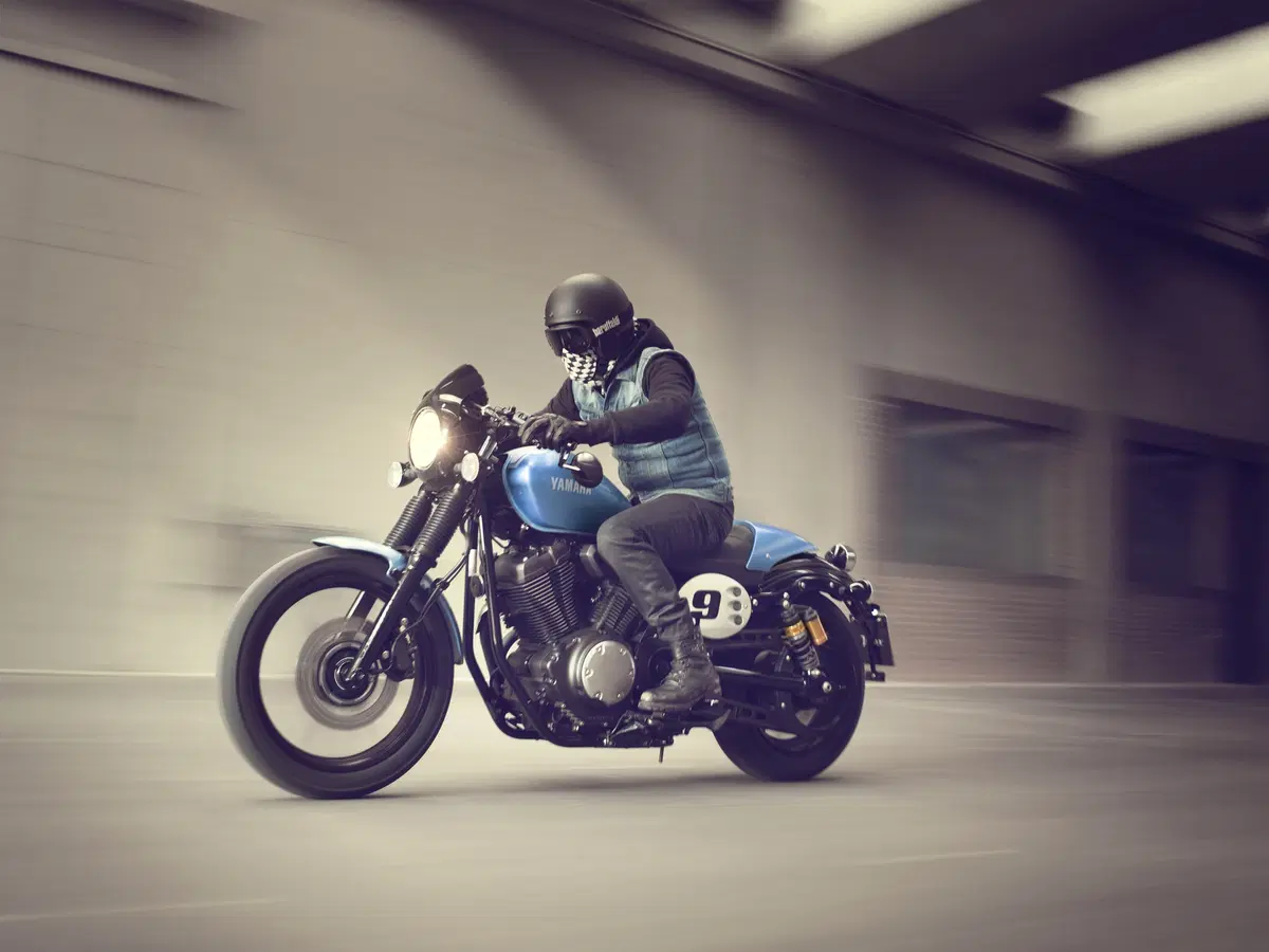Yamaha XV 950 Racer, il lato Café Racer (2)