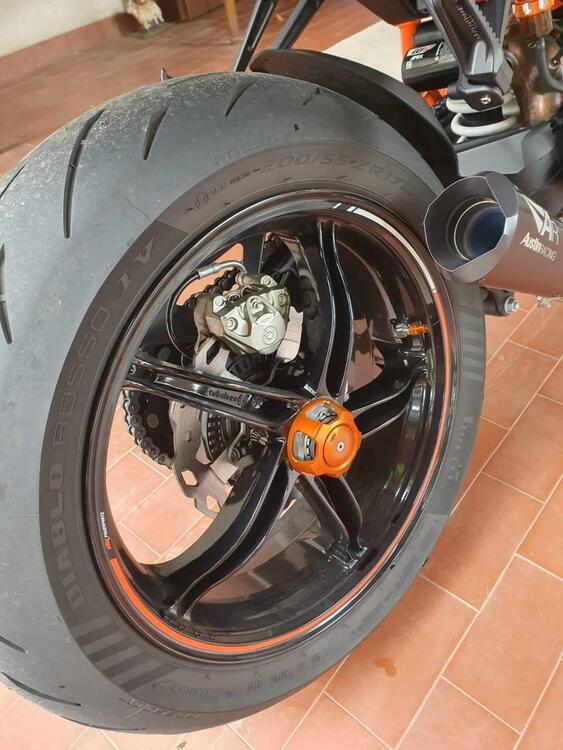 KTM 1290 Super Duke R (2020) (4)