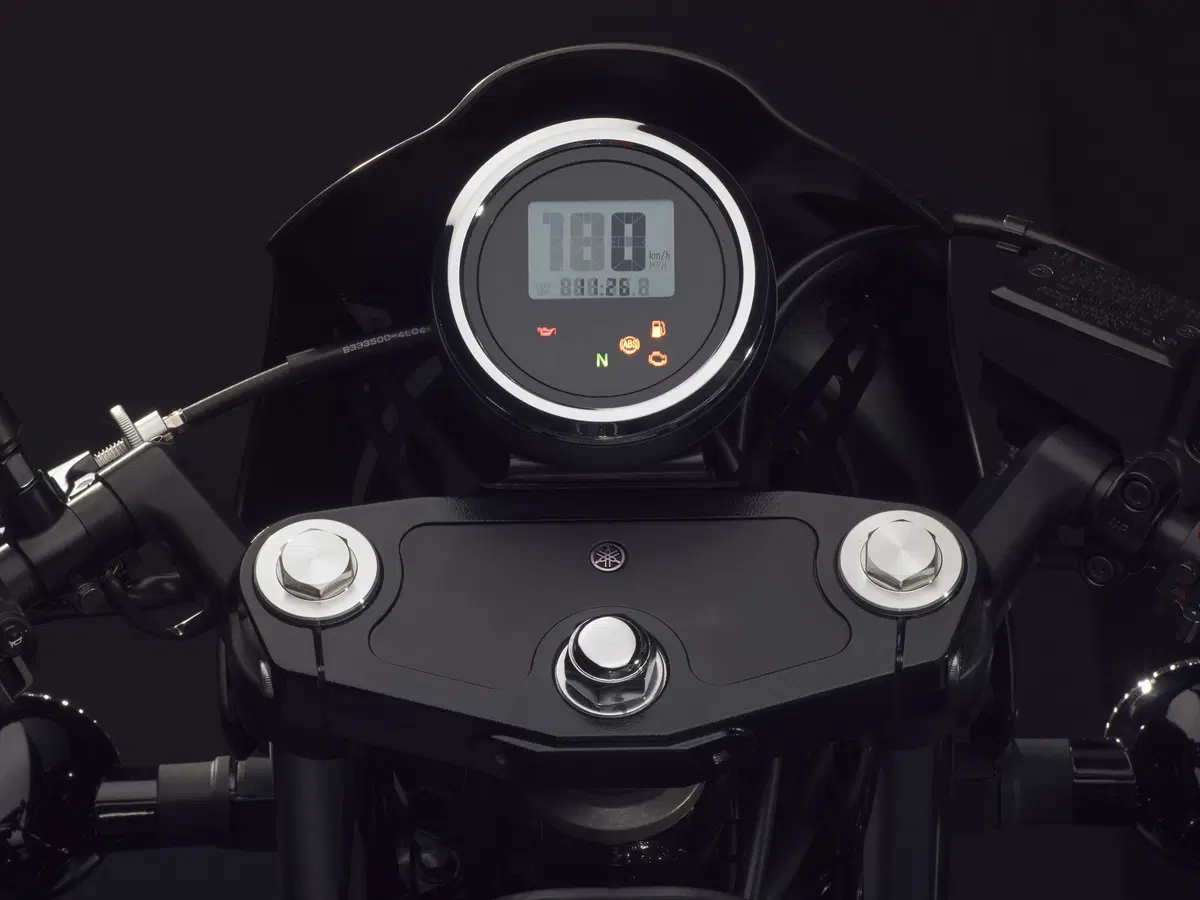 Yamaha XV 950 Racer, il lato Café Racer (12)