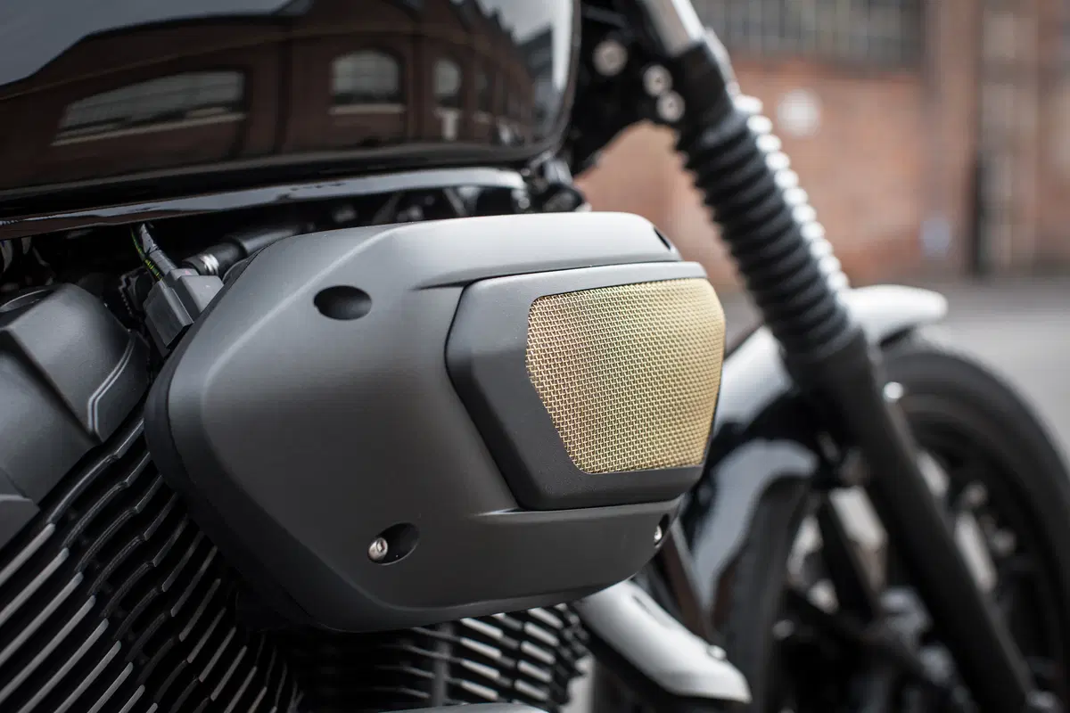 Yamaha XV 950 Racer, il lato Café Racer (23)