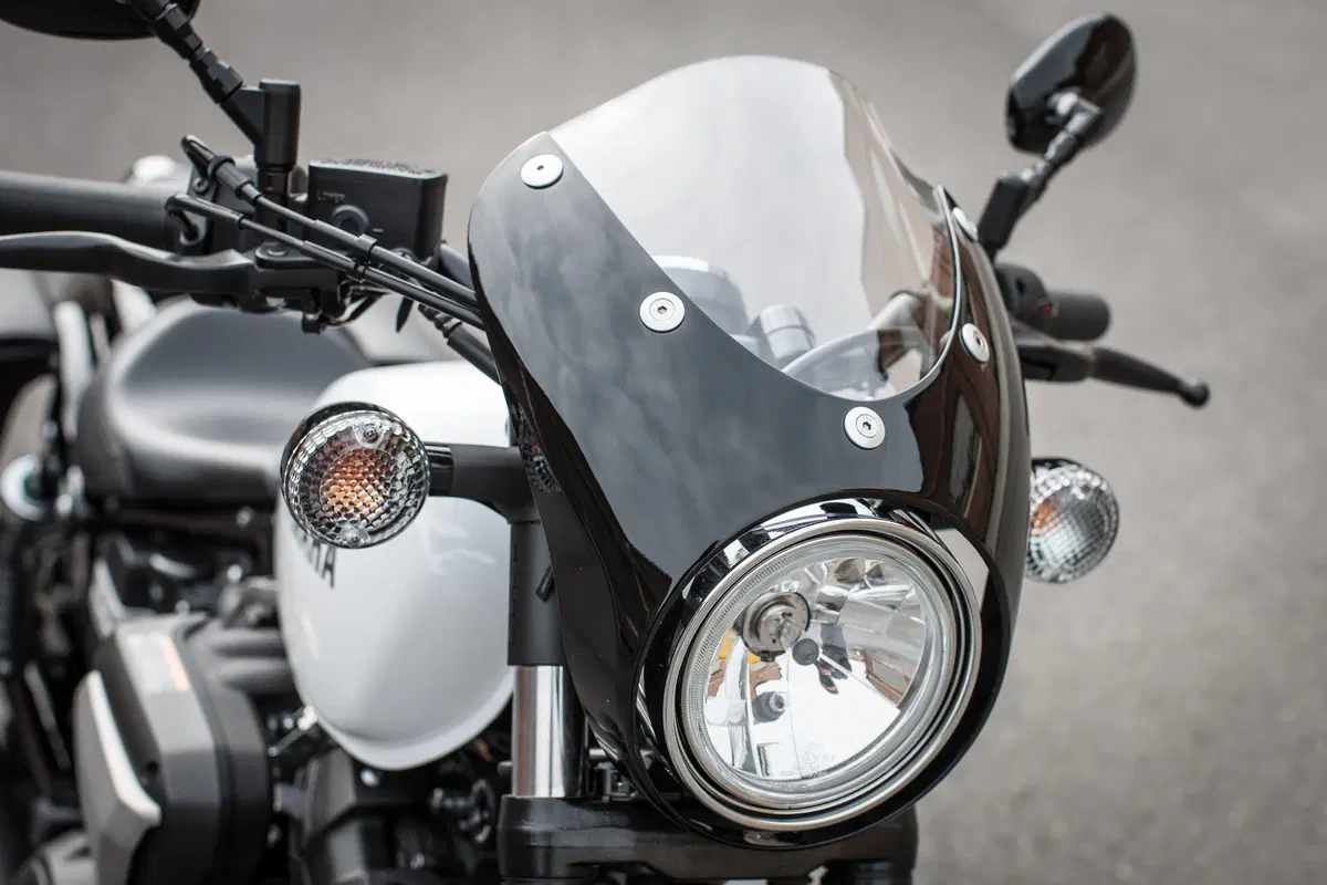 Yamaha XV 950 Racer, il lato Café Racer (30)