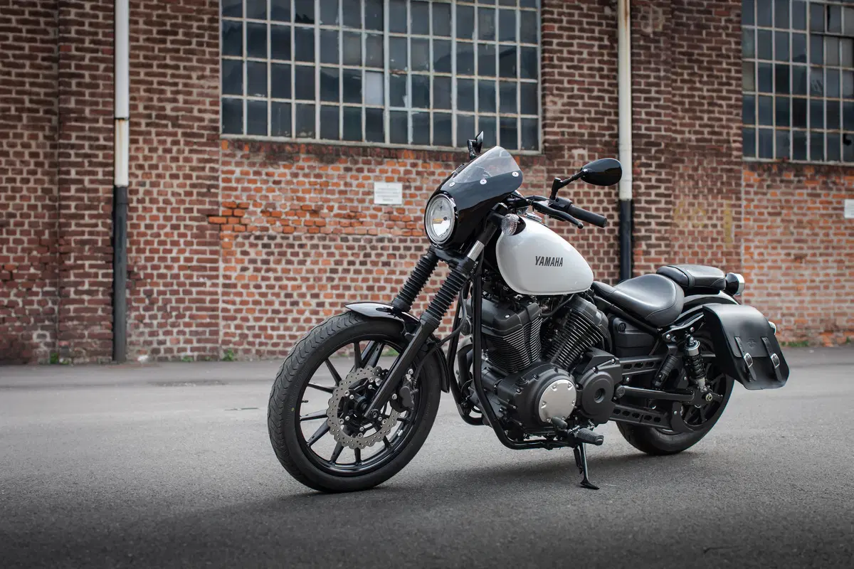 Yamaha XV 950 Racer, il lato Café Racer (27)