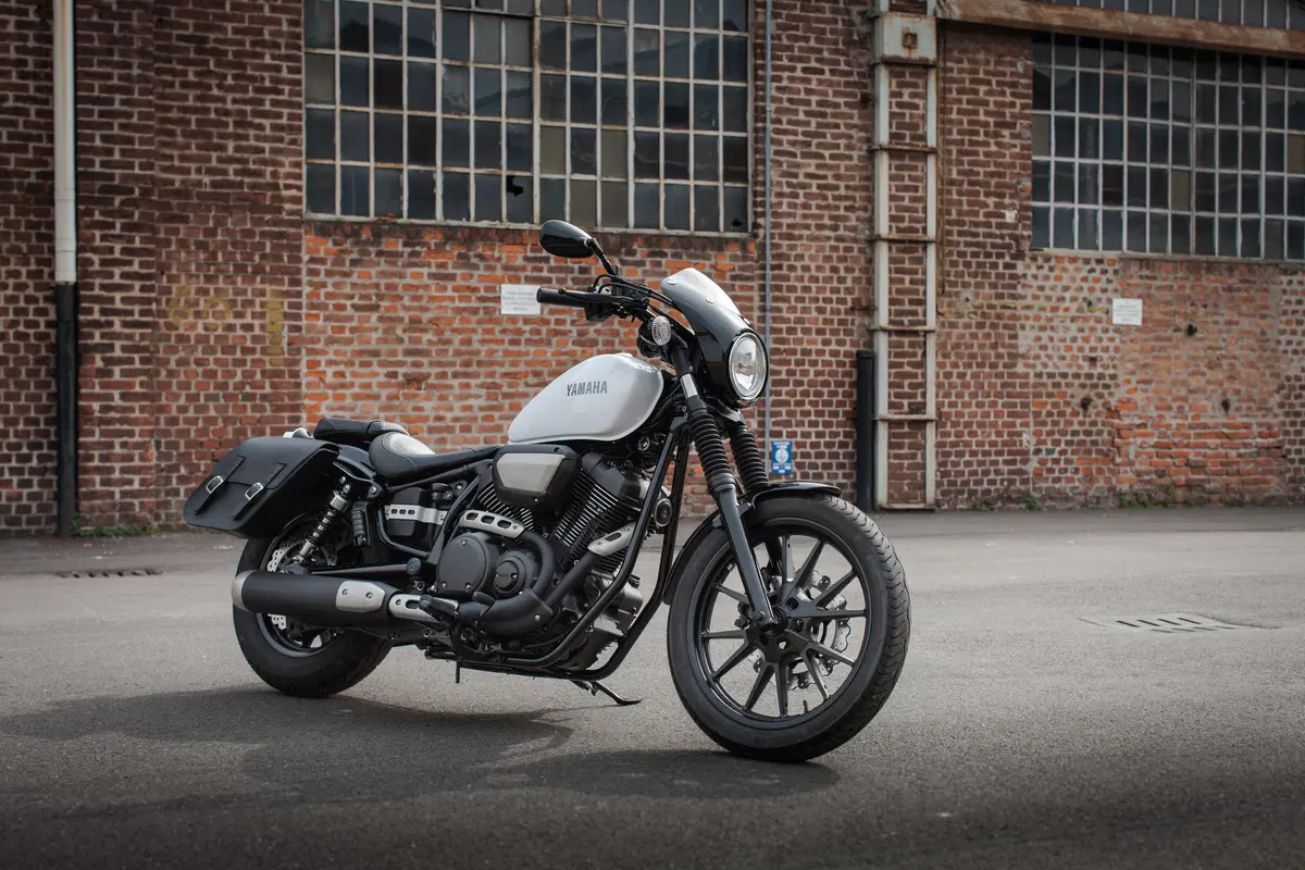 Yamaha XV 950 Racer, il lato Café Racer (29)