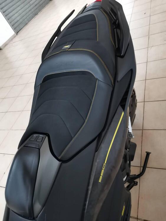 Yamaha T-Max 560 20° anniversario (2021) (3)