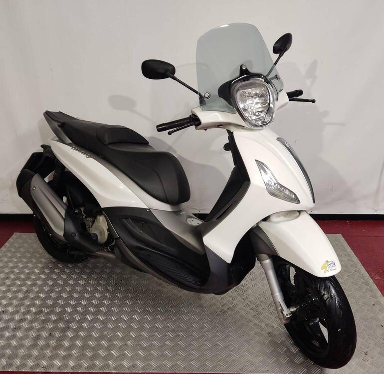 Piaggio Beverly 350 SportTouring ie (2011 - 15)