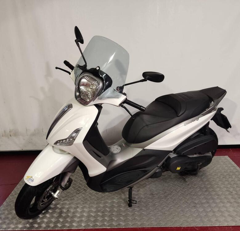 Piaggio Beverly 350 SportTouring ie (2011 - 15) (2)