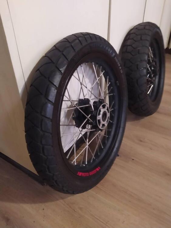 VENDO CERCHI &PNEUMATICI PIRELLI ANAKE PER GUZZI V Moto Guzzi