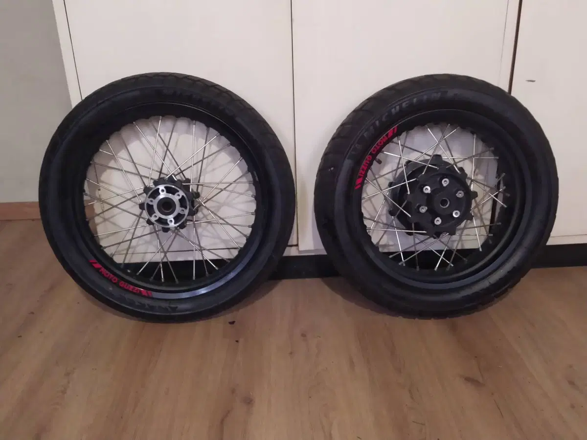 vendo cerchi e pneumatici (no tubeless) per Guzzi Moto Guzzi (2)
