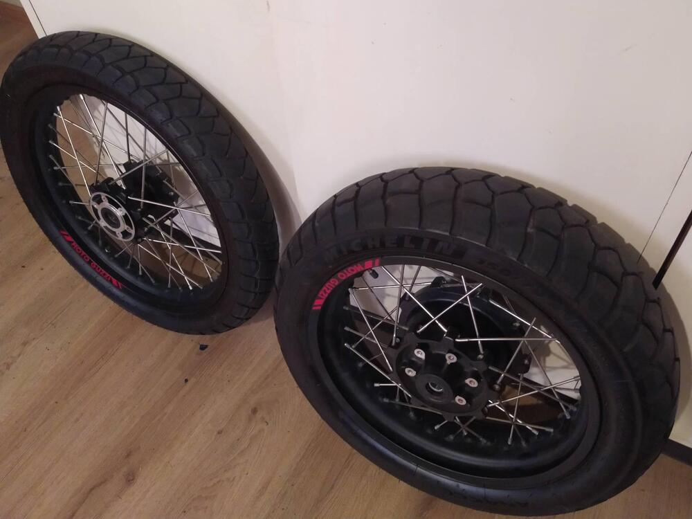 VENDO CERCHI &PNEUMATICI PIRELLI ANAKE PER GUZZI V Moto Guzzi (3)