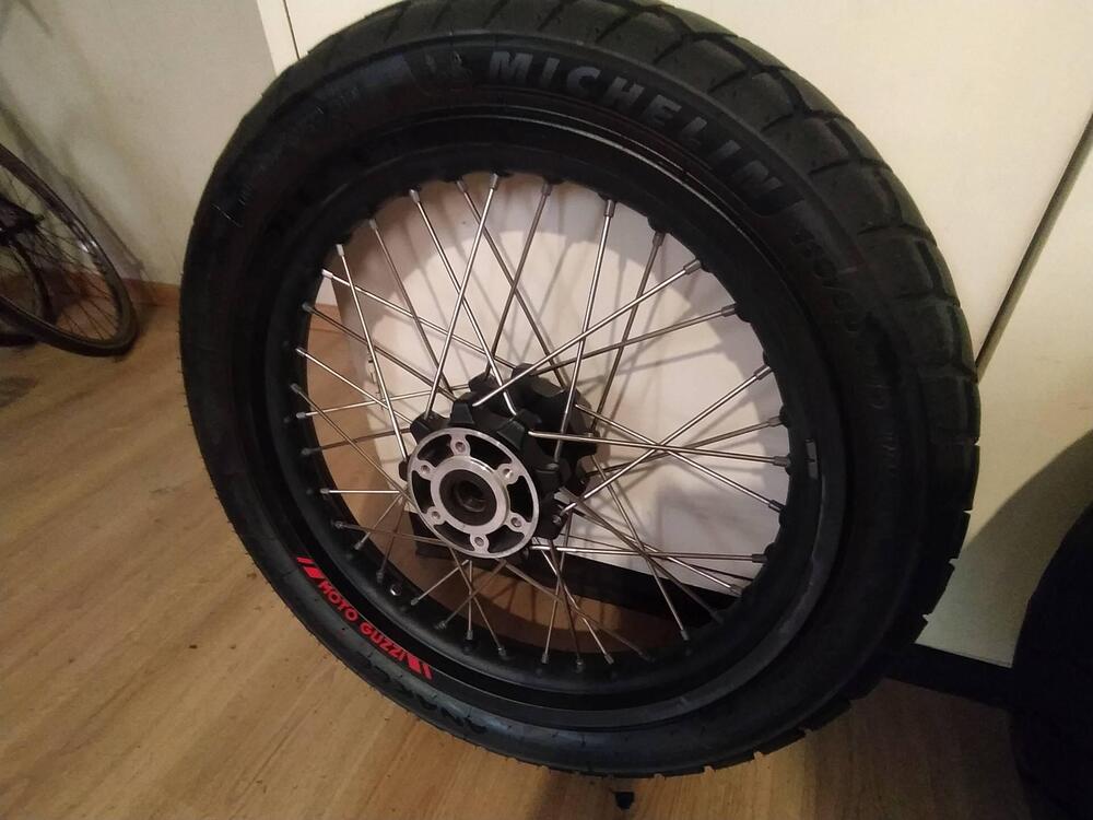 VENDO CERCHI &PNEUMATICI PIRELLI ANAKE PER GUZZI V Moto Guzzi (5)