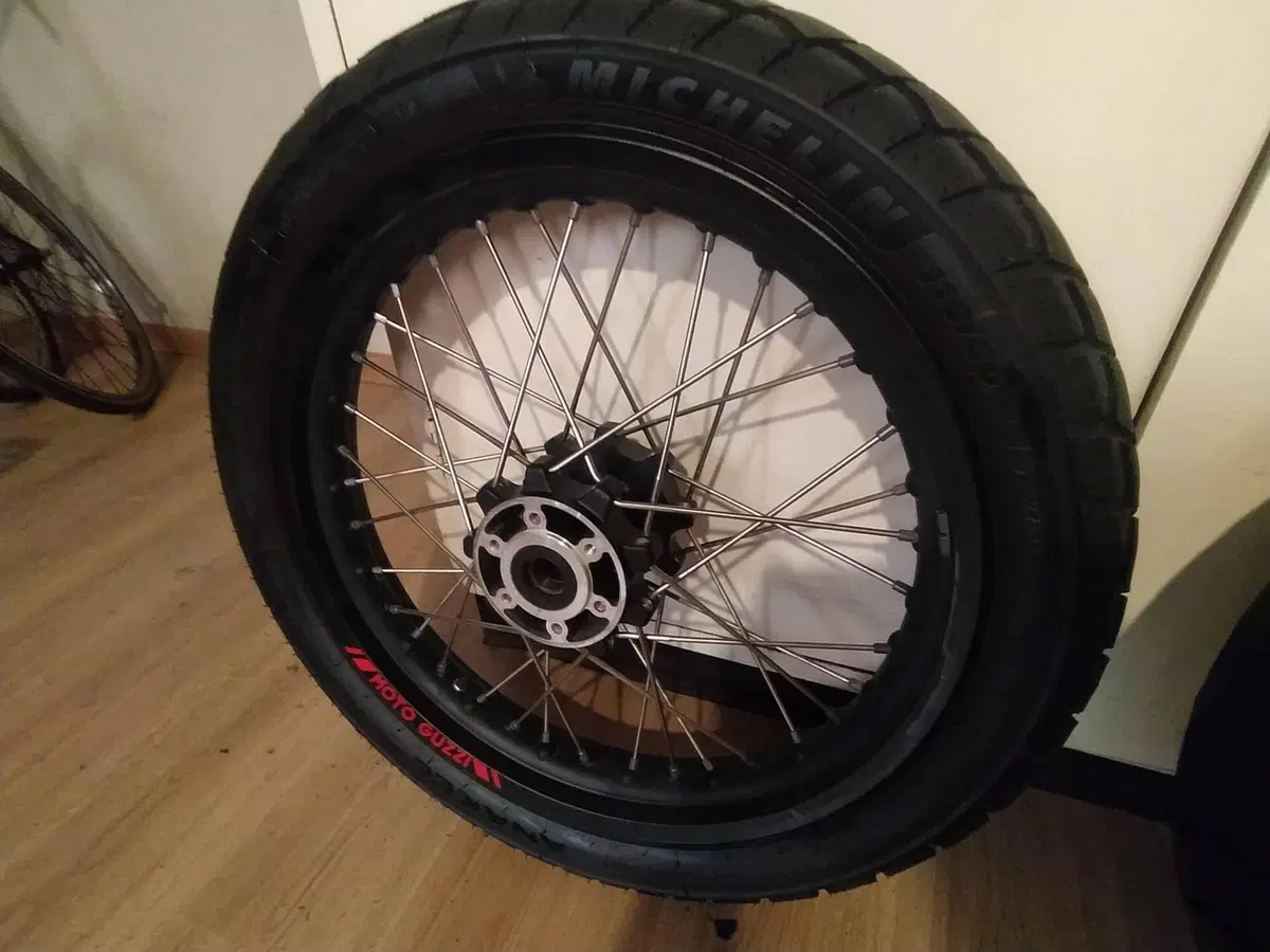vendo cerchi e pneumatici (no tubeless) per Guzzi Moto Guzzi (5)