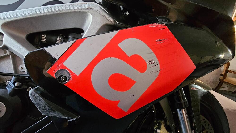 Aprilia RSV4 R (2009 - 12) (4)