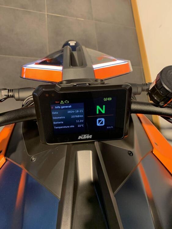 KTM 1290 Super Duke R (2021) (3)