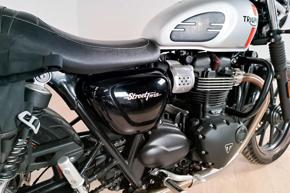 Triumph Street Twin 900 (2017 - 18) (4)