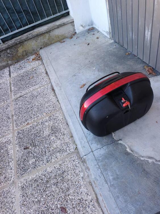 vendo bauletti per moto con piastra di attacco a Givi (3)