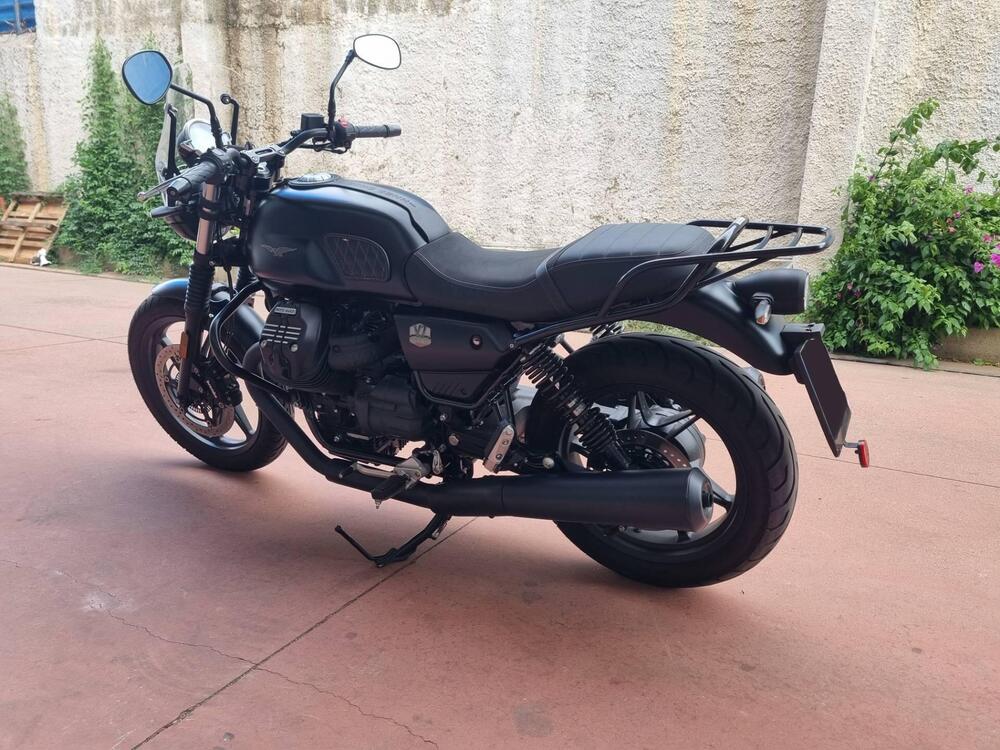 Moto Guzzi V7 Stone (2021 - 24) (5)