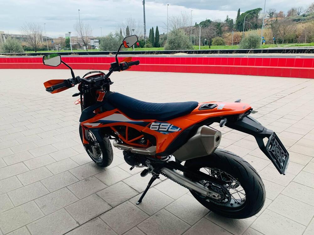 KTM 690 SMC R (2023 - 24) (4)