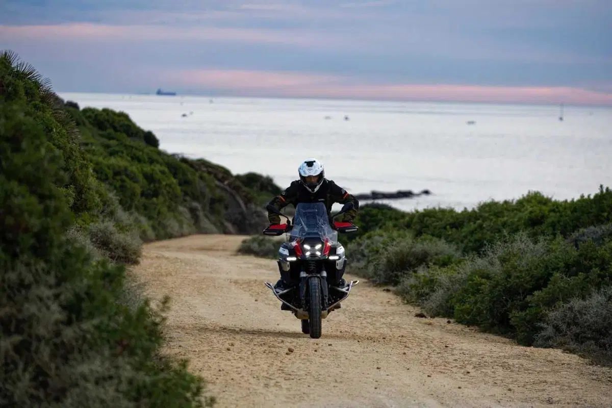 BMW R 1300 GS Adventure, il nostro TEST: la globe-trotter definitiva? [VIDEO e GALLERY] (6)