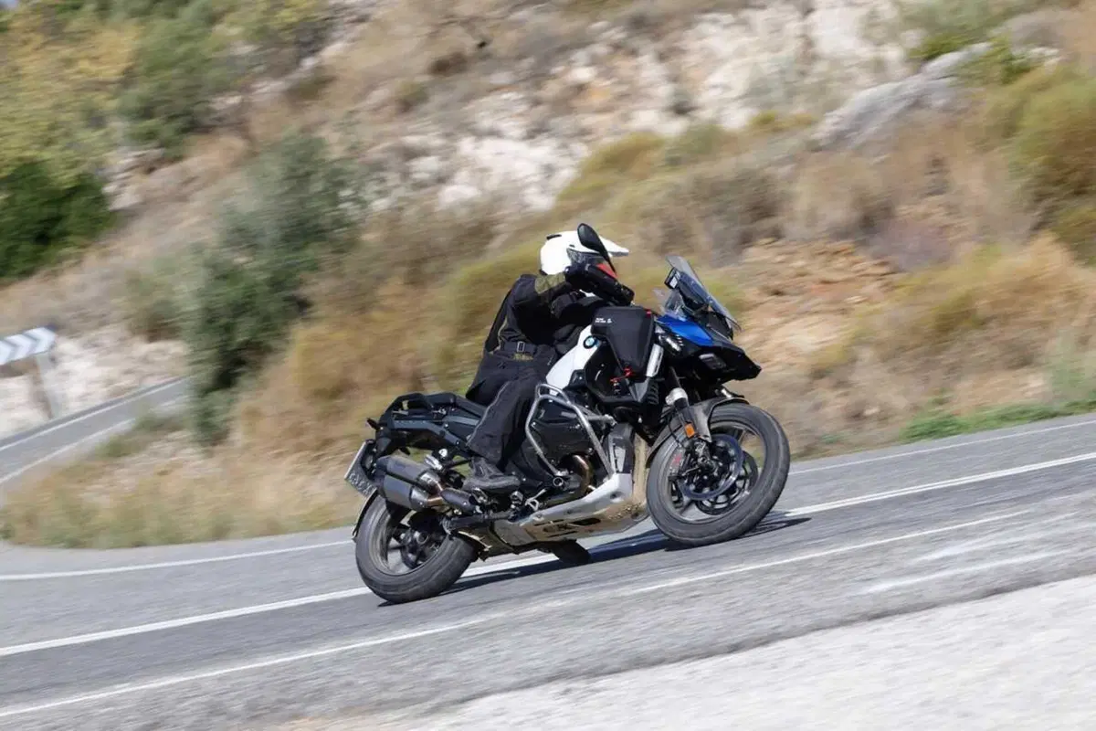 BMW R 1300 GS Adventure, il nostro TEST: la globe-trotter definitiva? [VIDEO e GALLERY] (16)