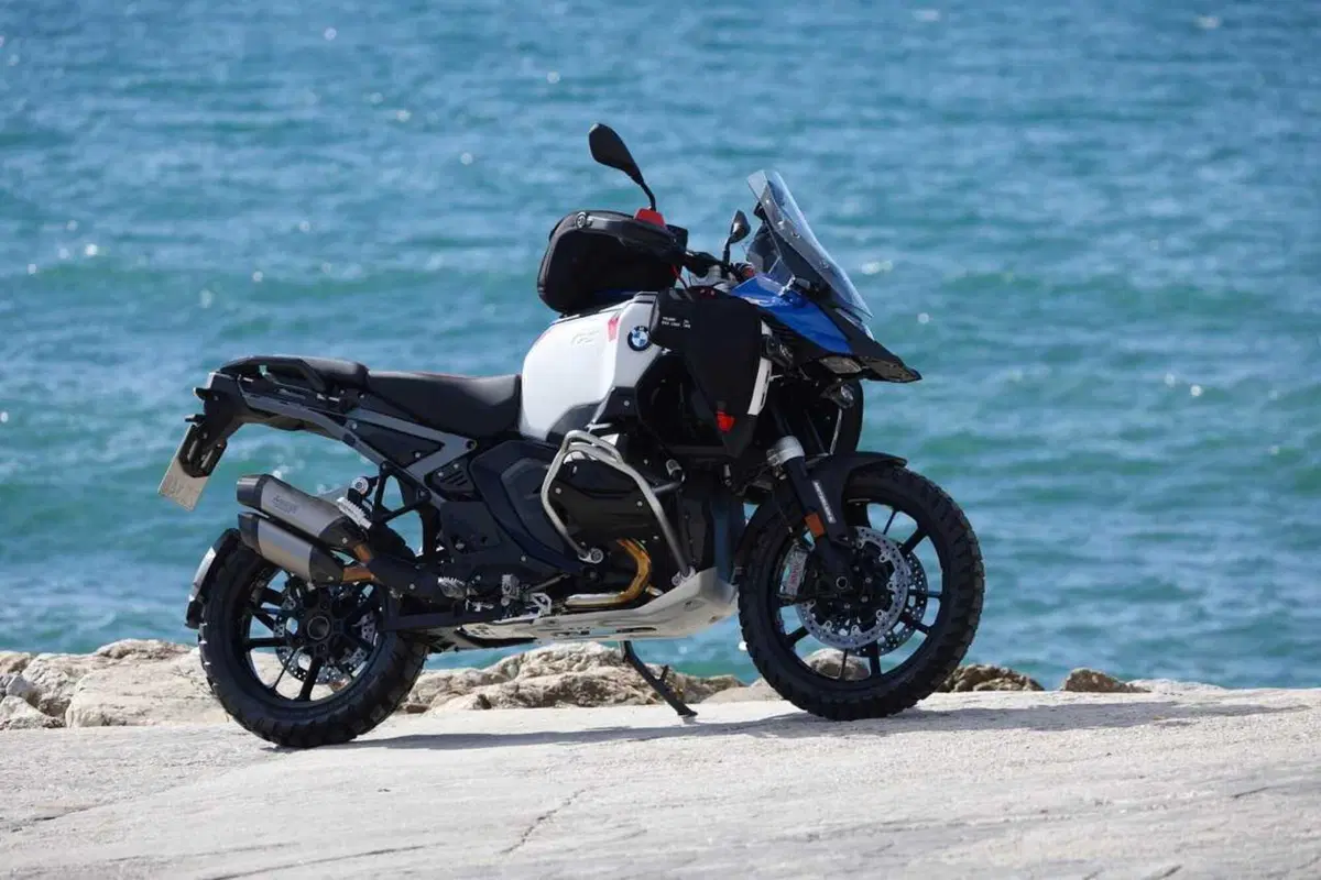 BMW R 1300 GS Adventure, il nostro TEST: la globe-trotter definitiva? [VIDEO e GALLERY]
