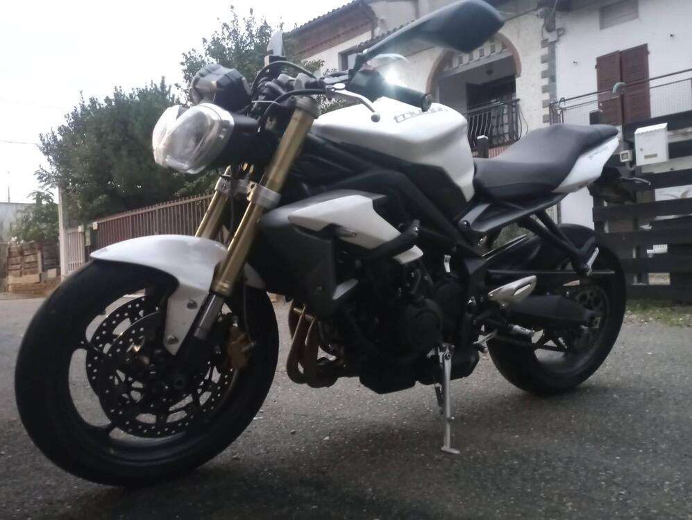 Triumph Street Triple (2013) (2)