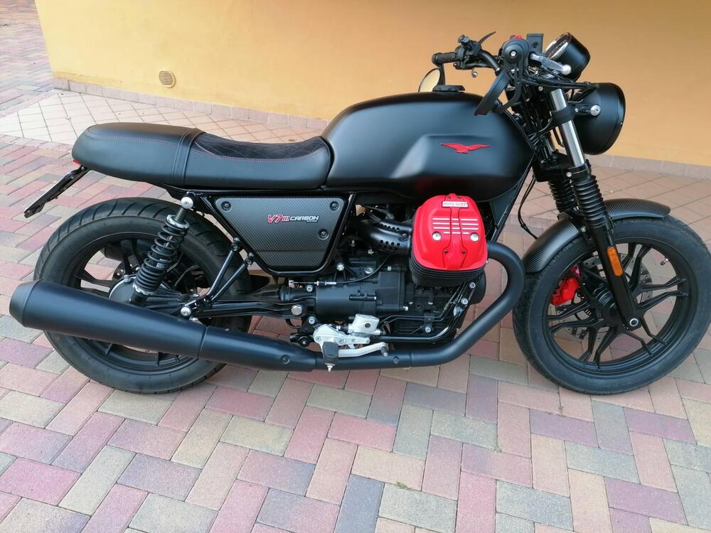 Moto Guzzi V7 III Carbon (2018 - 20) (2)