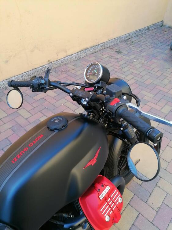 Moto Guzzi V7 III Carbon (2018 - 20) (5)