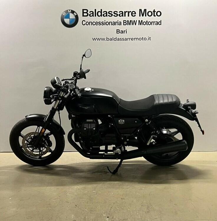 Moto Guzzi V7 Stone (2021 - 24)