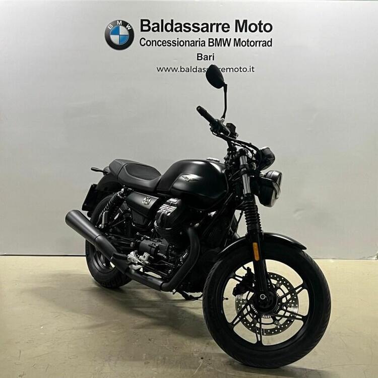 Moto Guzzi V7 Stone (2021 - 24) (2)