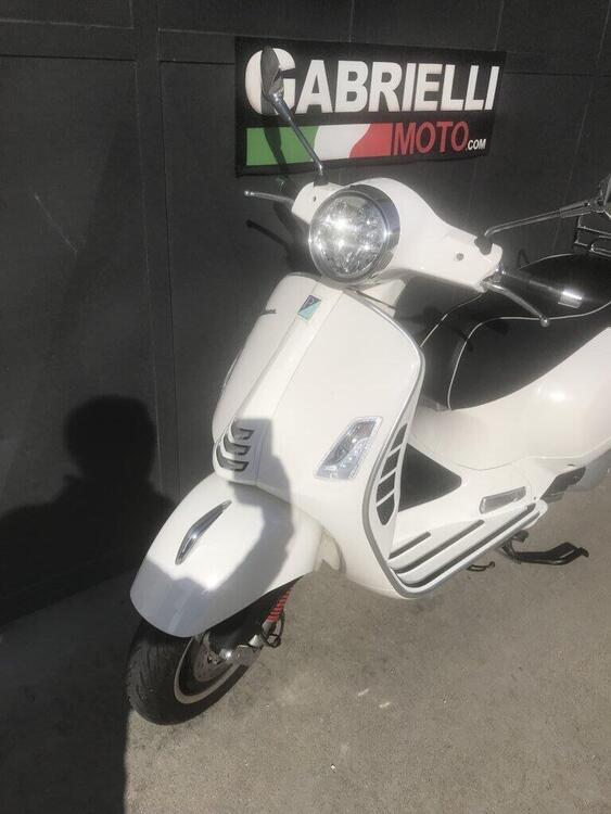 Vespa GTS 300 Hpe (2019) (2)