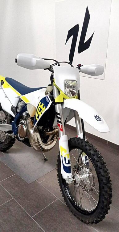 Husqvarna TE 300i (2023) (2)