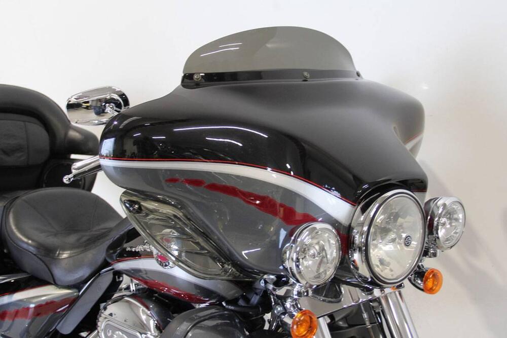 Harley-Davidson 1800 Electra Glide Ultra Classic (2005 - 06) - FLHTCUSE (5)