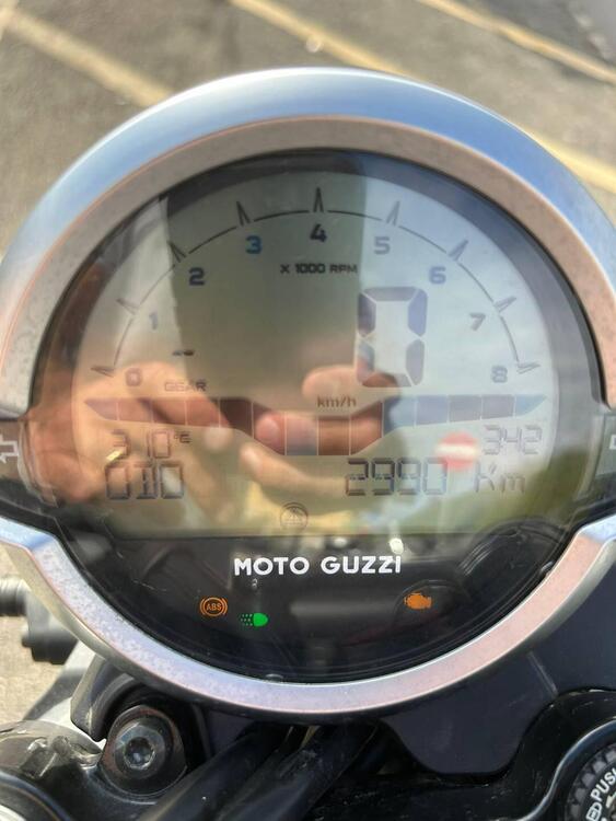 Moto Guzzi V7 Special Edition (2022 - 24) (2)