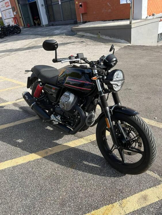 Moto Guzzi V7 Special Edition (2022 - 24) (3)