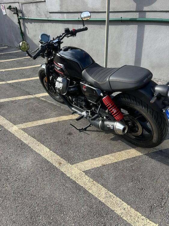 Moto Guzzi V7 Special Edition (2022 - 24) (4)