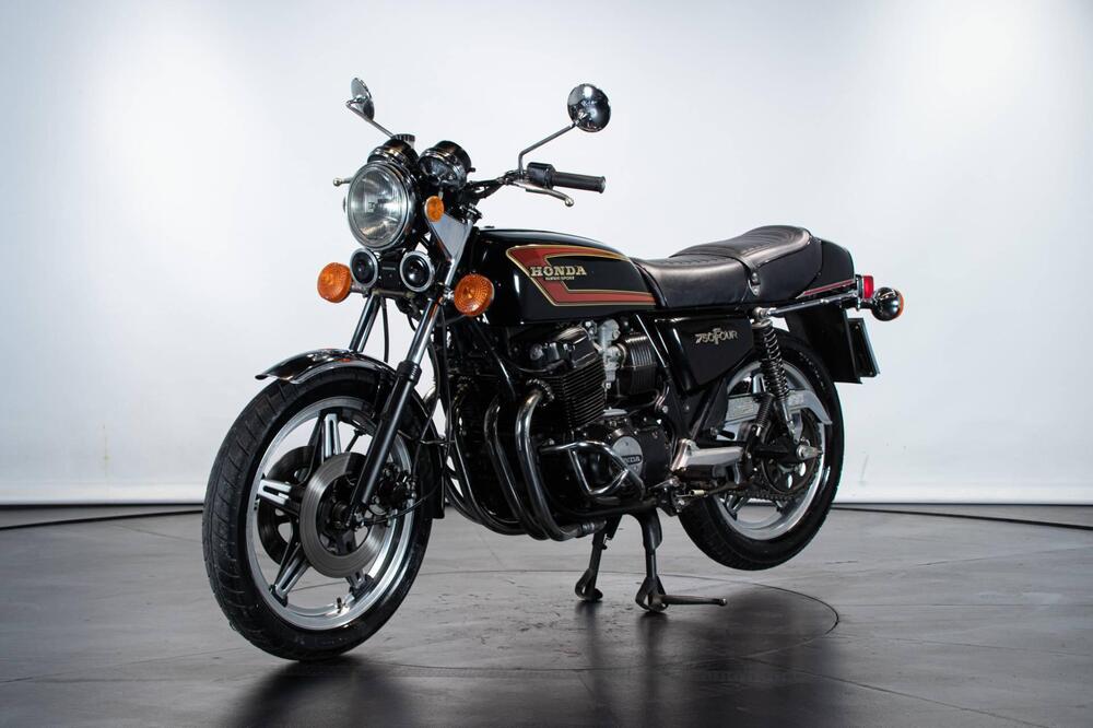 Honda CB 750 F SUPERSPORT (2)