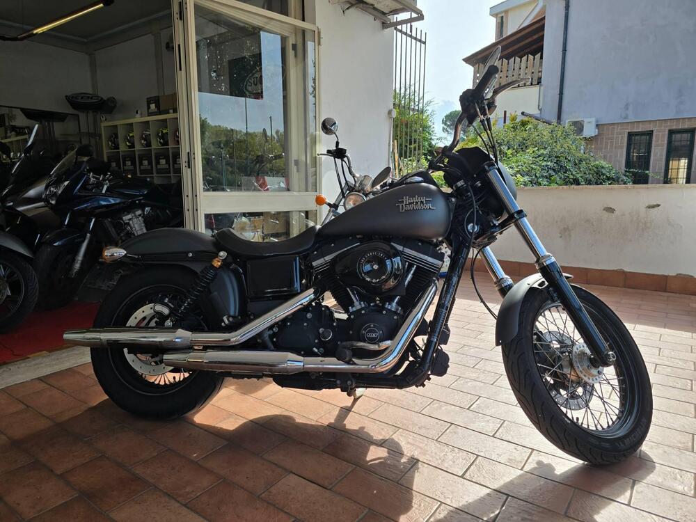 Harley-Davidson 1690 Street Bob (2017) - FXDB (2)