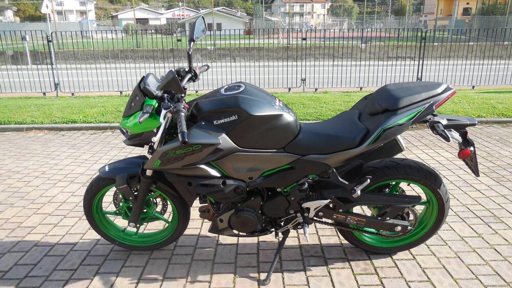 Kawasaki Z 500 SE (2024 - 25) (2)